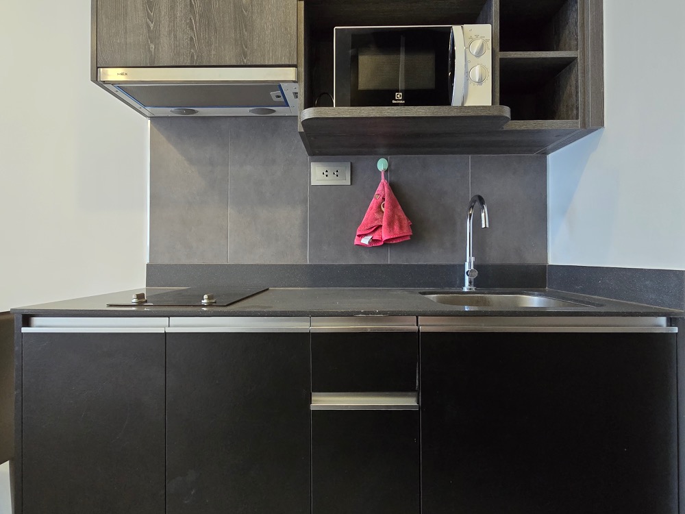 For RentCondoSiam Paragon ,Chulalongkorn,Samyan : Ashton Chula - Silom【𝐑𝐄𝐍𝐓】🔥 Modern style room, simple and elegant, can store a lot of things. Airy and comfortable Fully furnished Complete central area Near Samyan Mitrtown Ready to move in!!🔥Contact Line ID: @hac