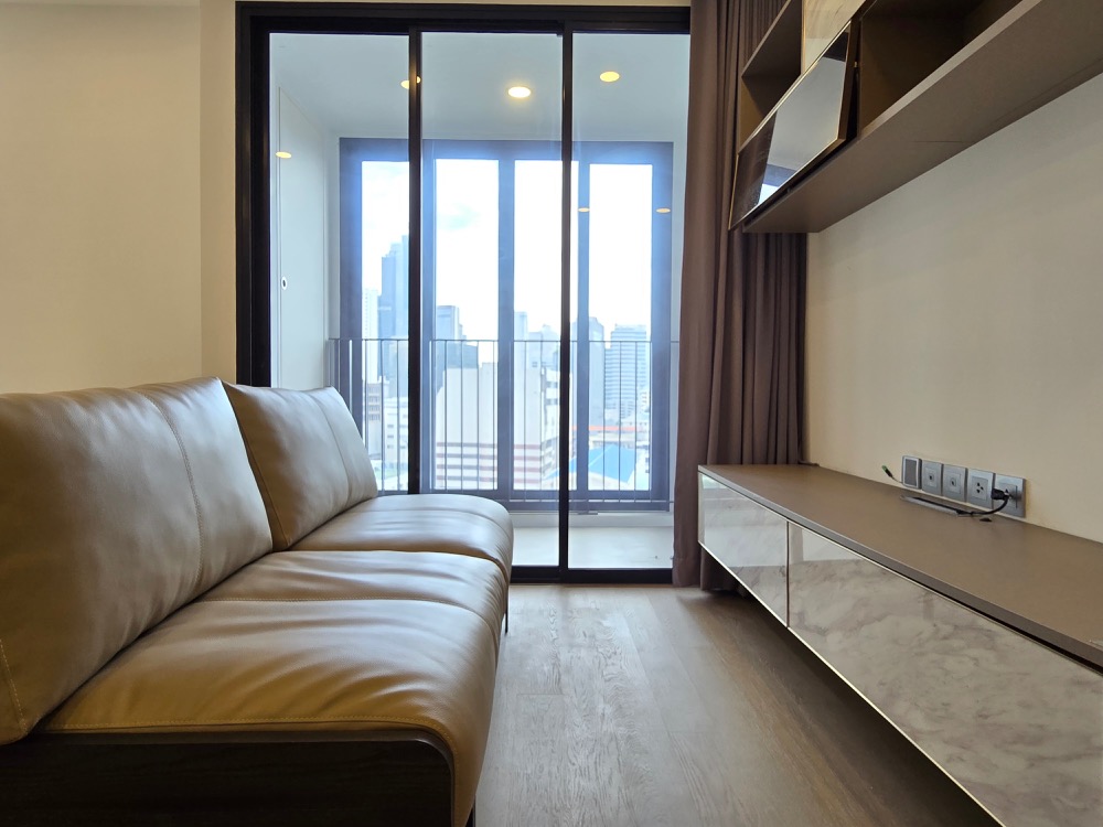 For RentCondoSiam Paragon ,Chulalongkorn,Samyan : Ashton Chula - Silom【𝐑𝐄𝐍𝐓】🔥 Modern style room, simple and elegant, can store a lot of things. Airy and comfortable Fully furnished Complete central area Near Samyan Mitrtown Ready to move in!!🔥Contact Line ID: @hac