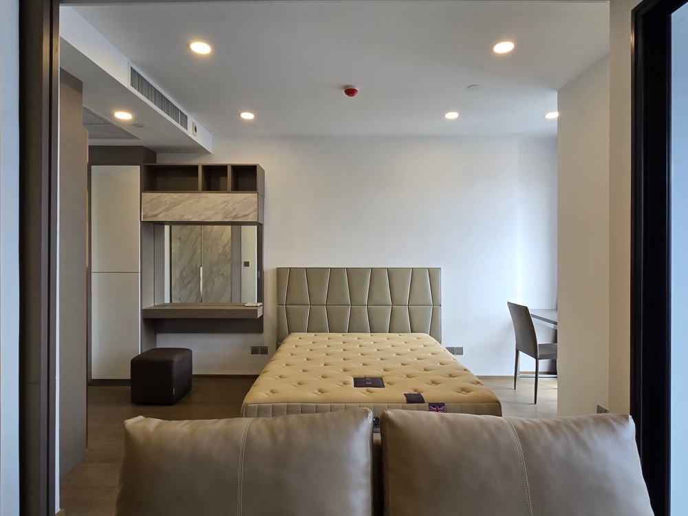 For RentCondoSiam Paragon ,Chulalongkorn,Samyan : Ashton Chula - Silom【𝐑𝐄𝐍𝐓】🔥 Modern style room, simple and elegant, can store a lot of things. Airy and comfortable Fully furnished Complete central area Near Samyan Mitrtown Ready to move in!!🔥Contact Line ID: @hac