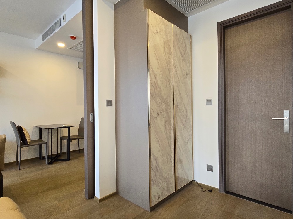 For RentCondoSiam Paragon ,Chulalongkorn,Samyan : Ashton Chula - Silom【𝐑𝐄𝐍𝐓】🔥 Modern style room, simple and elegant, can store a lot of things. Airy and comfortable Fully furnished Complete central area Near Samyan Mitrtown Ready to move in!!🔥Contact Line ID: @hac