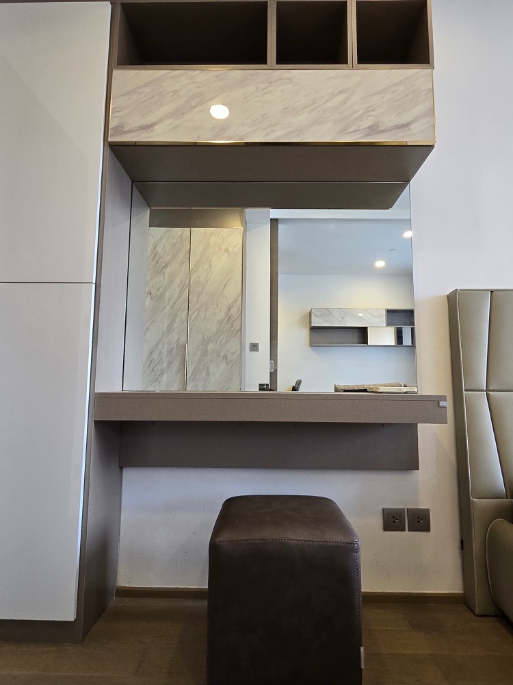 For RentCondoSiam Paragon ,Chulalongkorn,Samyan : Ashton Chula - Silom【𝐑𝐄𝐍𝐓】🔥 Modern style room, simple and elegant, can store a lot of things. Airy and comfortable Fully furnished Complete central area Near Samyan Mitrtown Ready to move in!!🔥Contact Line ID: @hac