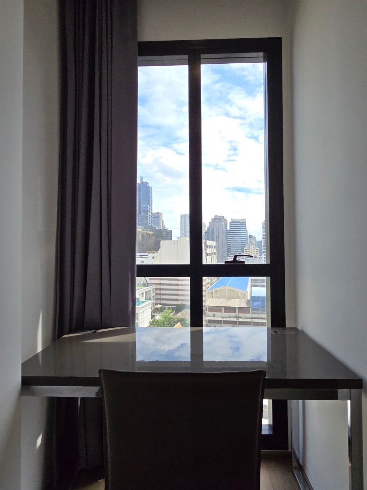 For RentCondoSiam Paragon ,Chulalongkorn,Samyan : Ashton Chula - Silom【𝐑𝐄𝐍𝐓】🔥 Modern style room, simple and elegant, can store a lot of things. Airy and comfortable Fully furnished Complete central area Near Samyan Mitrtown Ready to move in!!🔥Contact Line ID: @hac