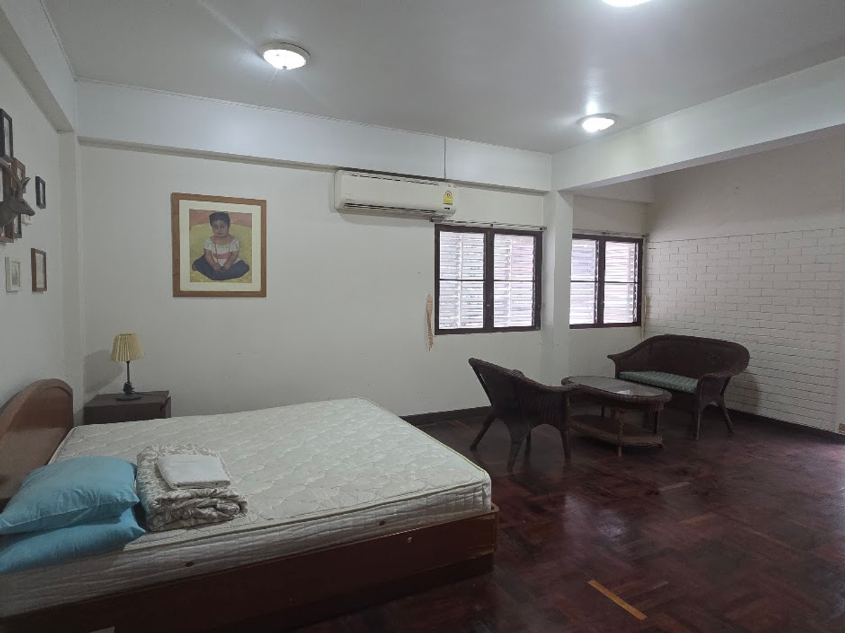 For RentCondoAri,Anusaowaree : Low-rise Apartment (Pets allowed, home office OK) Approximately 70 sq m., 1 bedroom, ensuite bathroom, gas stove kitchen, near BTS Sanam Pao.