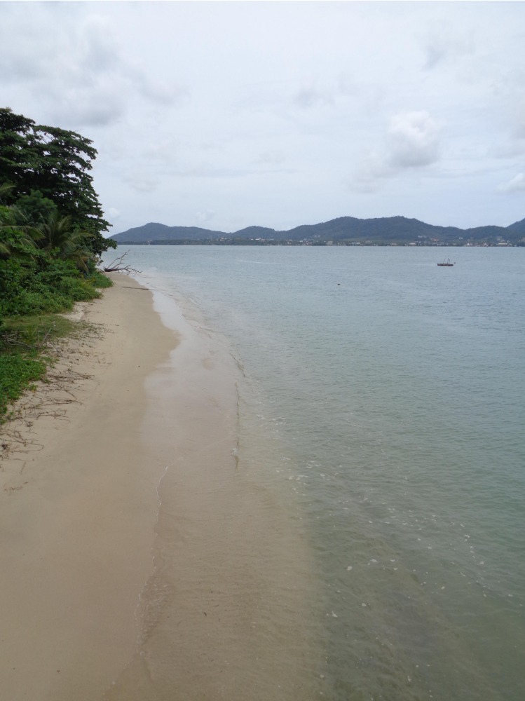 For SaleLandPhuket : Empty land for sale on Koh Lon, 3 rai 95.6 square wah (with title deed), Rawai Subdistrict, Mueang Phuket District.