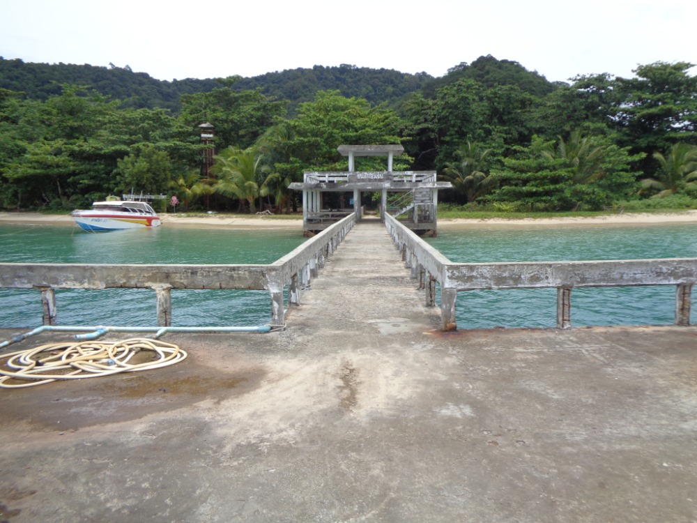 For SaleLandPhuket : Empty land for sale on Koh Lon, 3 rai 95.6 square wah (with title deed), Rawai Subdistrict, Mueang Phuket District.