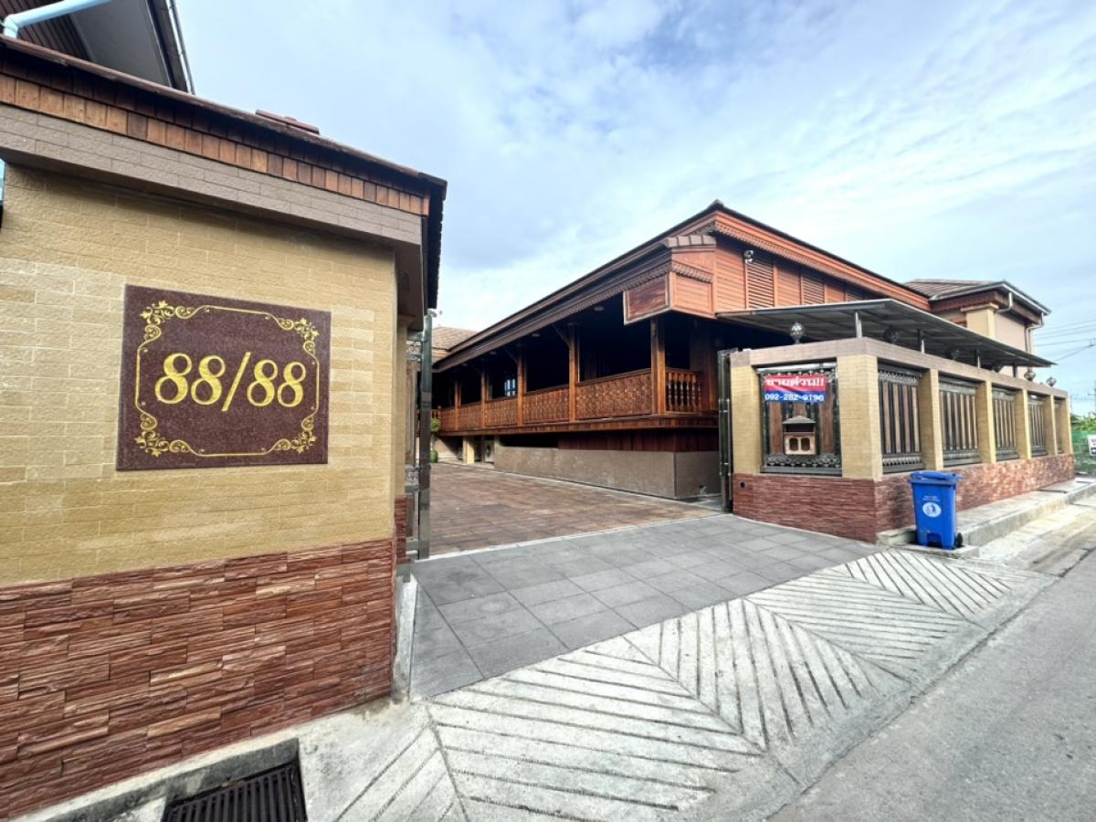 For SaleHouseBang kae, Phetkasem : For sale, a luxurious and beautiful golden teakwood house, size 224 square wah, self-built house, raised, focusing on usable space in every room, comfortable, quiet, not hot, the house number is very auspicious, Soi Petchkasem 91, Intersection 3 (Thai and