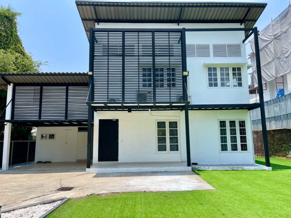 ให้เช่าบ้านเลียบทางด่วนรามอินทรา : ให้เช่าบ้านเดี่ยวรามอินทรารีโนเวทใหม่ทั้งหลัง แอร์5เครื่องเฟอร์นิเจอร์บางส่วนมี4นอน4น้ำราคาเช่าเดือนละ110,000บาท