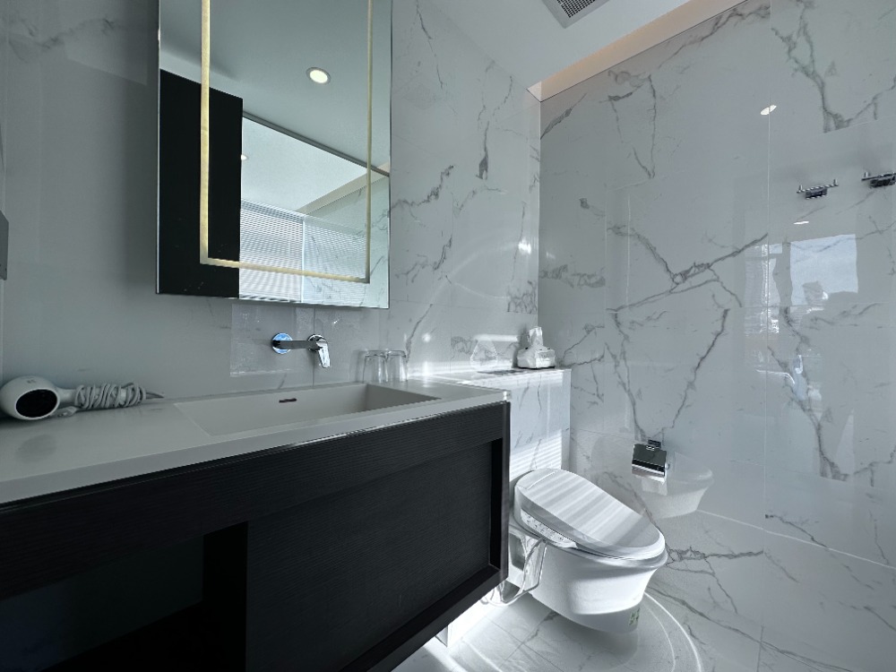 For RentCondoKhlongtoei, Kluaynamthai : SK05132 Condo for rent Siamese Exclusive Queens (2 bedrooms) *next to MRT Queen Sirikit National Convention Center*