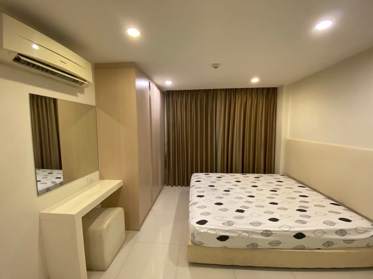 For RentCondoPattanakan, Srinakarin : 📍 New ready to stay #element srinakarin 1 hrs. 1 water. Beautiful room. The view pool is comfortable. There is a washing machine.