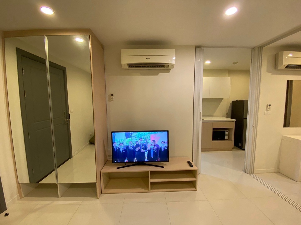 For RentCondoPattanakan, Srinakarin : 📍 New ready to stay #element srinakarin 1 hrs. 1 water. Beautiful room. The view pool is comfortable. There is a washing machine.