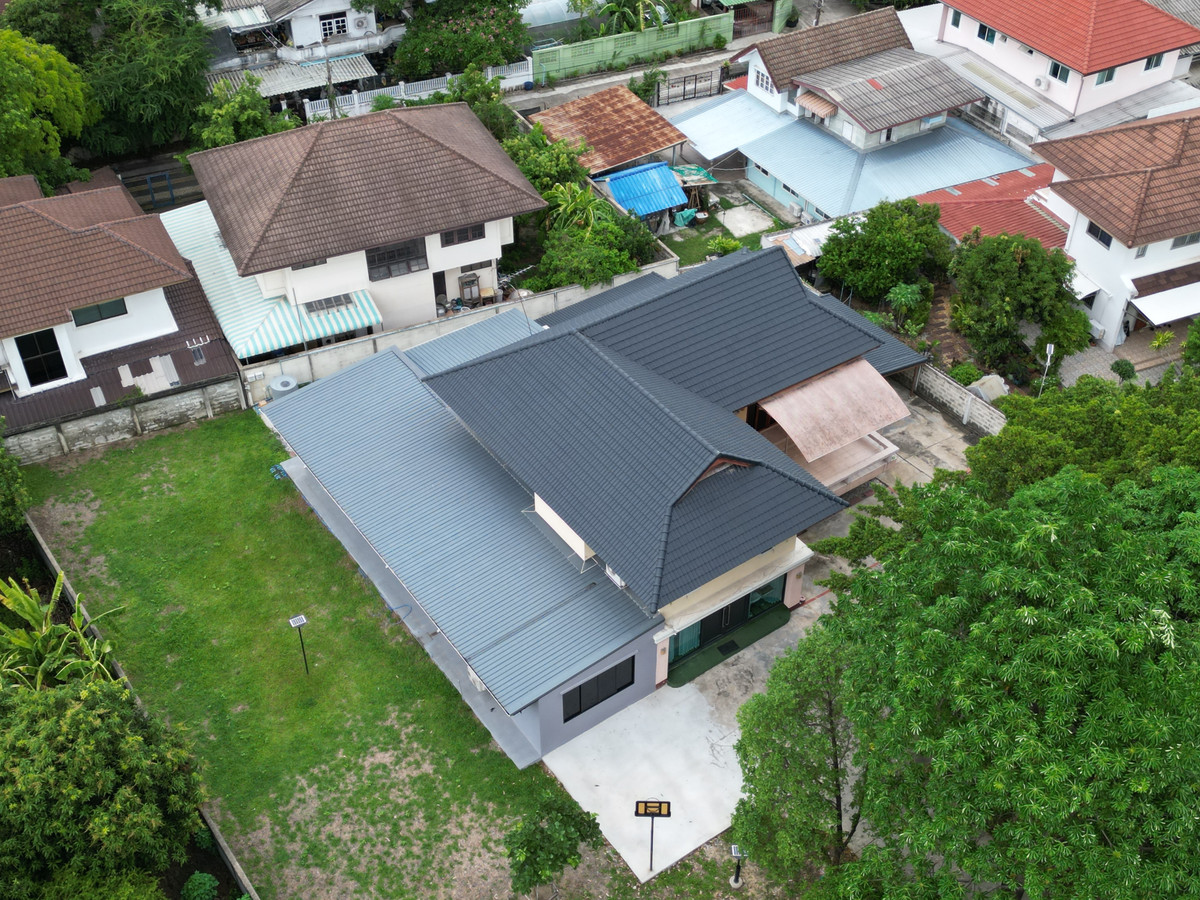 For SaleHouseChaengwatana, Muangthong : Single house for sale Near The Mall Ngamwongwan Soi Ngamwongwan 23, Prime location in Nonthaburi, near the main road, size 595 sq wa.