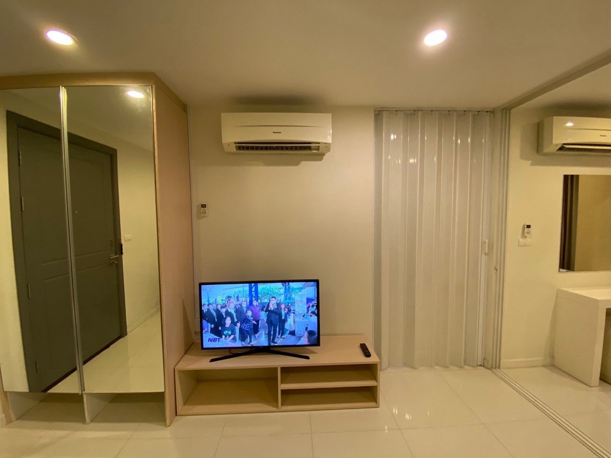 For RentCondoPattanakan, Srinakarin : 📍 New ready to stay #element srinakarin 1 hrs. 1 water. Beautiful room. The view pool is comfortable. There is a washing machine.