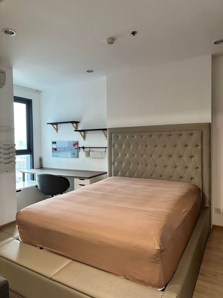 For SaleCondoSiam Paragon ,Chulalongkorn,Samyan : Ideo Q Chula - Samyan【𝐒𝐄𝐋𝐋 & 𝐑𝐄𝐍𝐓】🔥Modern style condo, fully furnished, has a work desk, various common areas 24 hours a day, Near Samyan Mitrtown Ready to move in 🔥 Contact Line ID: @