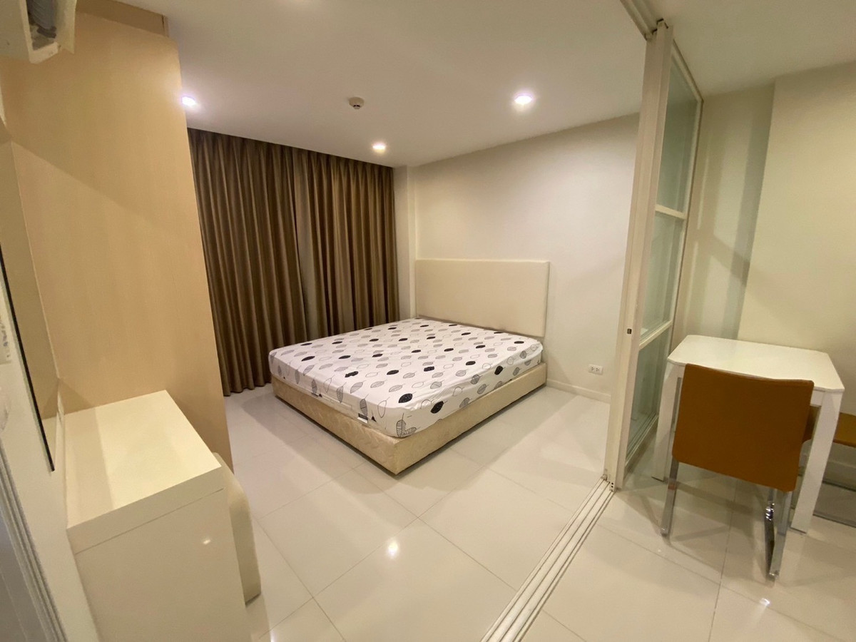 For RentCondoPattanakan, Srinakarin : 📍 New ready to stay #element srinakarin 1 hrs. 1 water. Beautiful room. The view pool is comfortable. There is a washing machine.