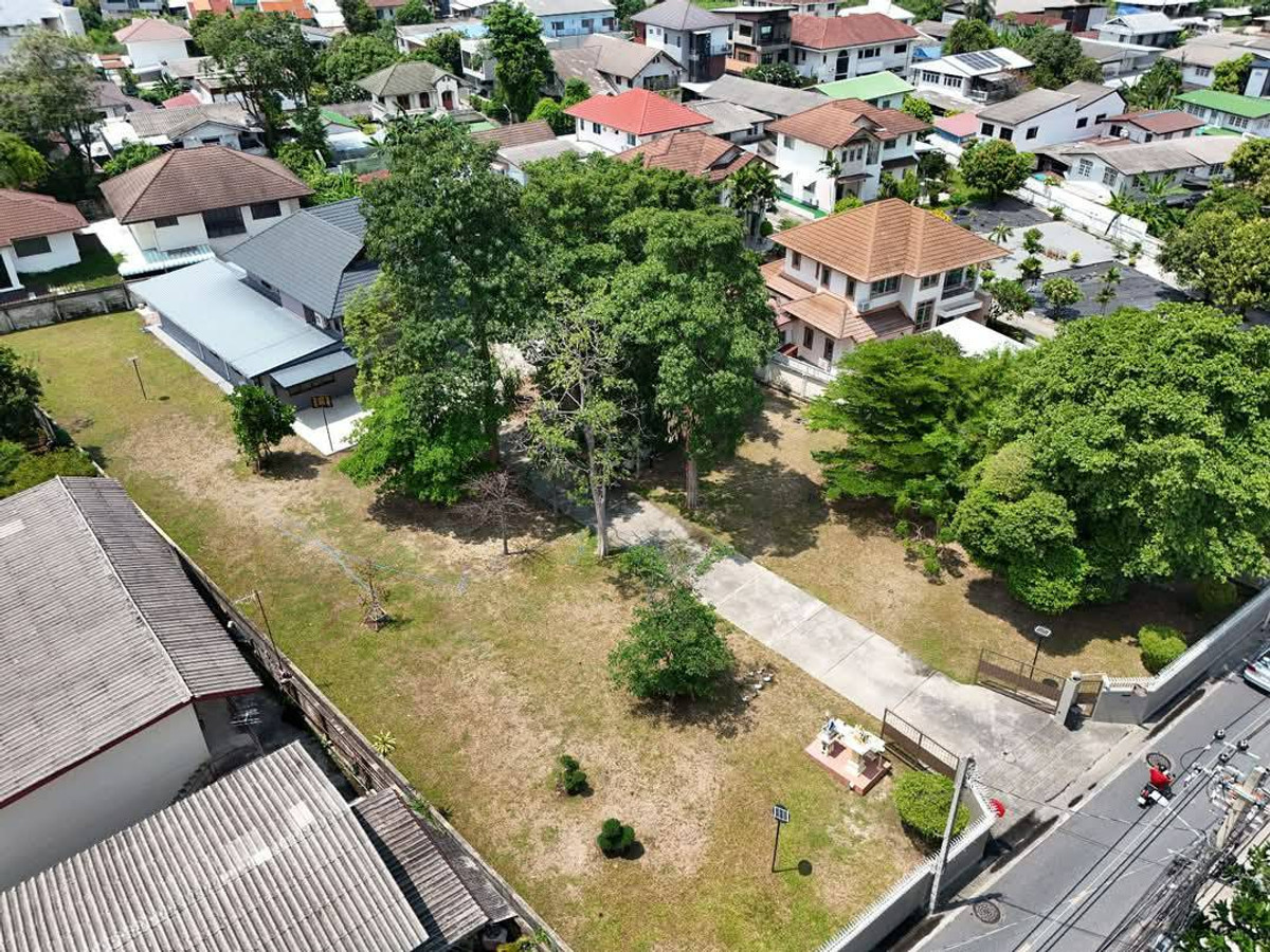 For SaleHouseChaengwatana, Muangthong : Single house for sale Near The Mall Ngamwongwan Soi Ngamwongwan 23, Prime location in Nonthaburi, near the main road, size 595 sq wa.