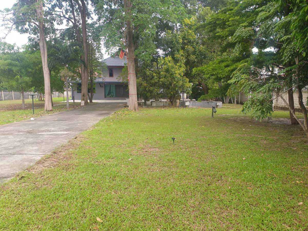 For SaleHouseChaengwatana, Muangthong : Single house for sale Near The Mall Ngamwongwan Soi Ngamwongwan 23, Prime location in Nonthaburi, near the main road, size 595 sq wa.