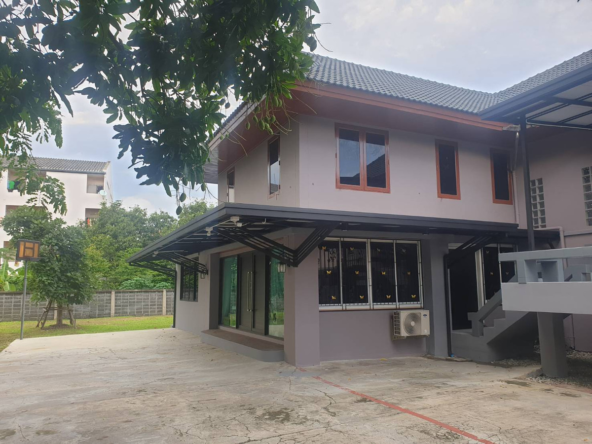 For SaleHouseChaengwatana, Muangthong : Single house for sale Near The Mall Ngamwongwan Soi Ngamwongwan 23, Prime location in Nonthaburi, near the main road, size 595 sq wa.