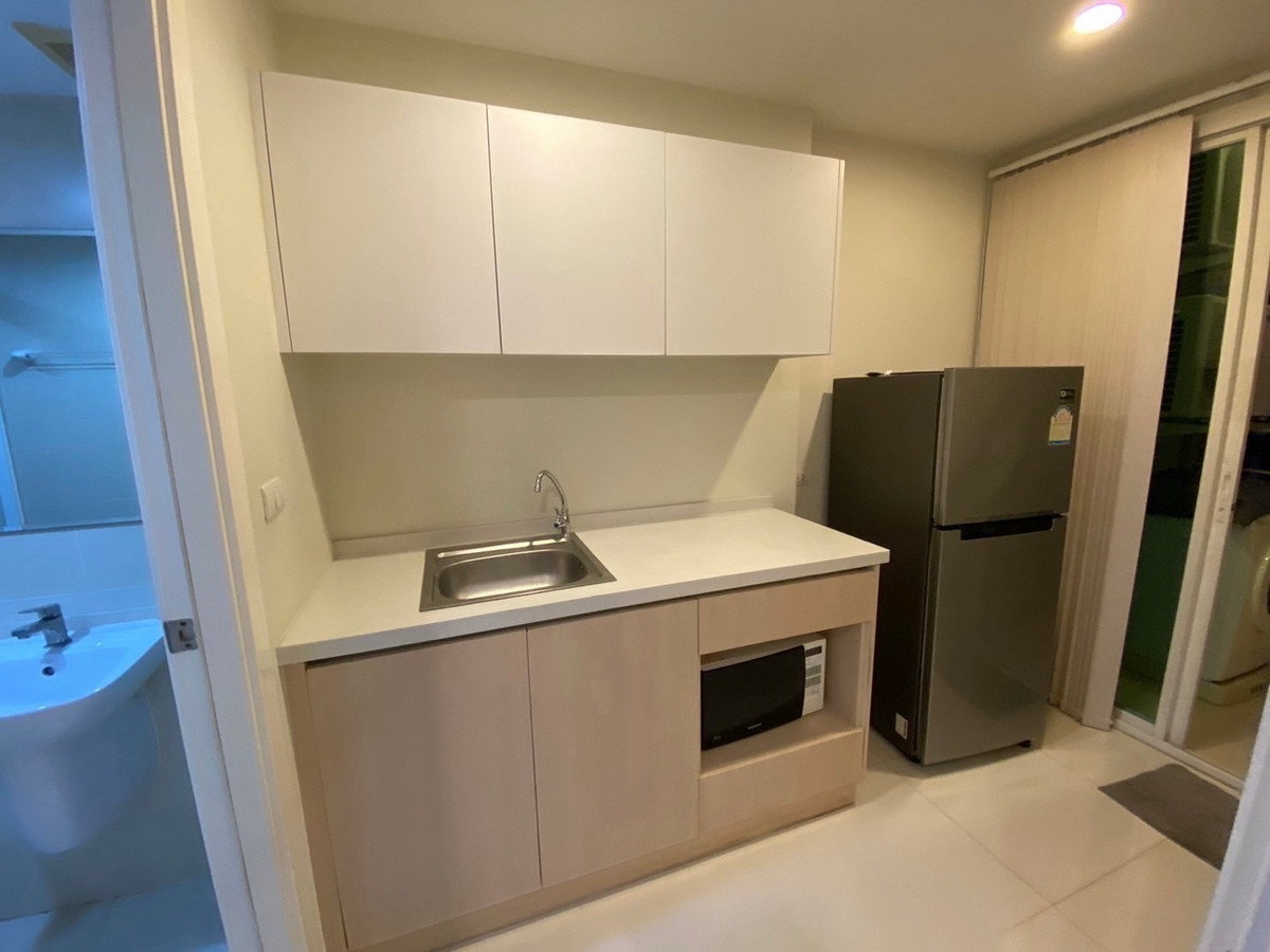 For RentCondoPattanakan, Srinakarin : 📍 New ready to stay #element srinakarin 1 hrs. 1 water. Beautiful room. The view pool is comfortable. There is a washing machine.