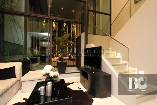 ขายคอนโดอ่อนนุช อุดมสุข : RHYTHM Sukhumvit 44/1 📍 ขาย Duplex เพดานสูง 55 ตร. ชั้นสูง เพียง 10.64 ลบ. เท่านั้น ! ติด BTS พระโขนง / สนใจติดต่อเซลล์ 062-362-5623