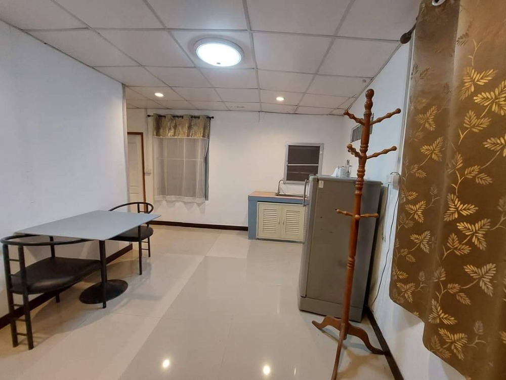 For RentHouseNakhon Pathom : Bang Pla Resort, Bang Len District, Nakhon Pathom Province) Single-storey corner house for rent. - The atmosphere in the garden is shady, making an office 50 sq m.