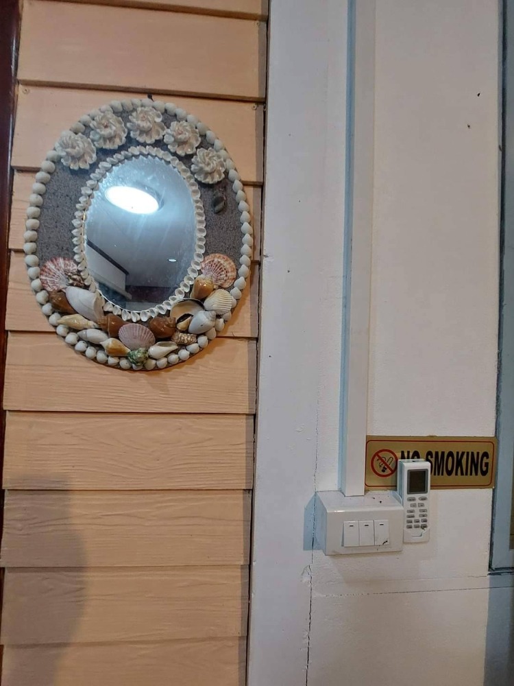 For RentHouseNakhon Pathom : Bang Pla Resort, Bang Len District, Nakhon Pathom Province) Single-storey corner house for rent. - The atmosphere in the garden is shady, making an office 50 sq m.