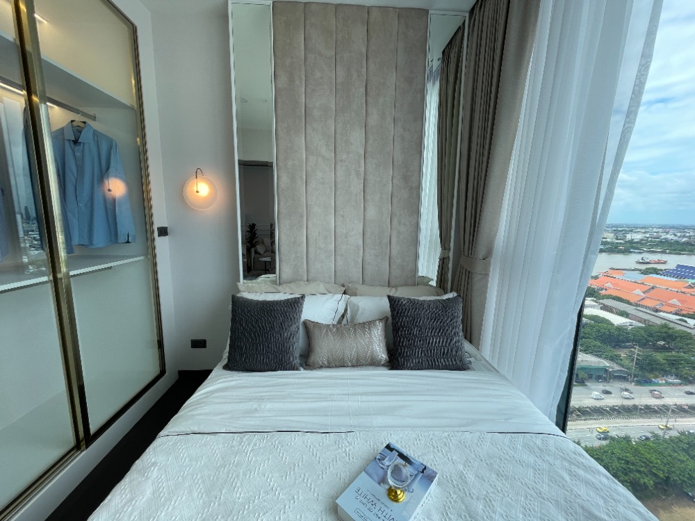 For SaleCondoRama3 (Riverside),Satupadit : Condo for sale, Sapphire Luxurious Condo, Rama 3, 2nd floor, usable area 42.30 sq m., 1 bedroom, 1 bathroom, Chao Phraya River view, near BRT (Wat Pariwas Station) and easy access to the city center.
