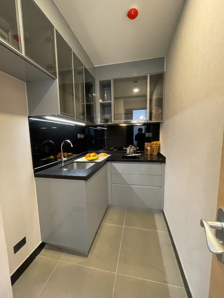 For SaleCondoRama3 (Riverside),Satupadit : Condo for sale, Sapphire Luxurious Condo, Rama 3, 2nd floor, usable area 42.30 sq m., 1 bedroom, 1 bathroom, Chao Phraya River view, near BRT (Wat Pariwas Station) and easy access to the city center.