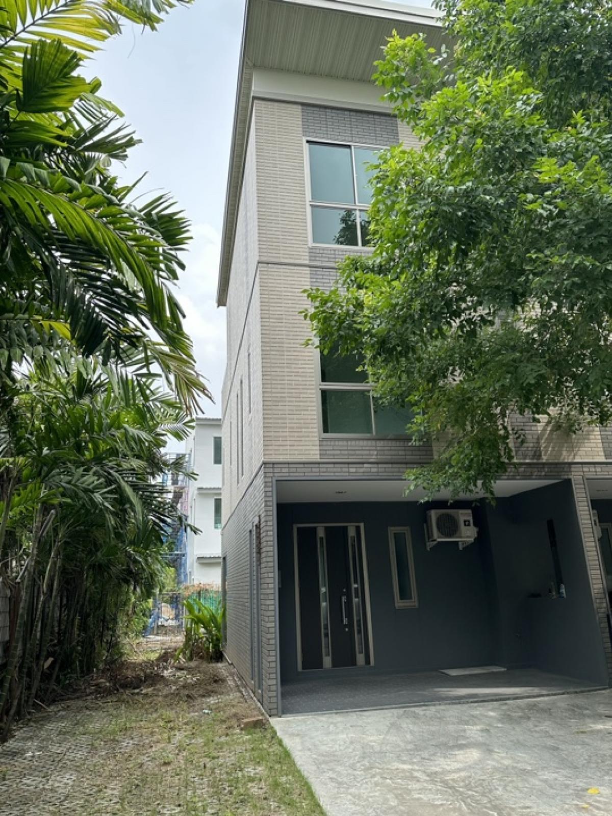 For SaleTownhomeNawamin, Ramindra : For sale: 3-storey townhouse, ready to move in