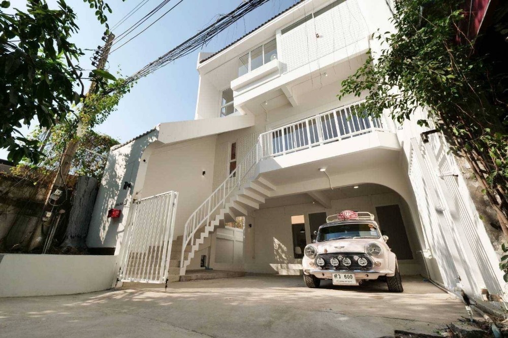 For RentTownhomeSukhumvit, Asoke, Thonglor : For rent Klongton Niwet Village @BTS Phra Khanong , Sukhumvit 71 Fully Furnished.