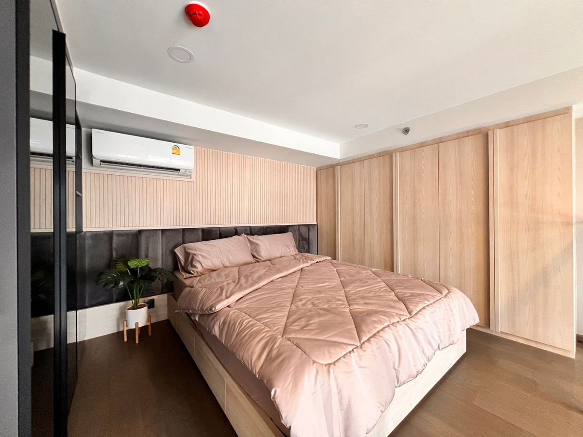 ให้เช่าคอนโดสยาม จุฬา สามย่าน : Park Origin Chula - Samyan【𝐑𝐄𝐍𝐓】🔥ห้อง LOFT สุด Cozy โปร่งสบาย สไตล์มูจิ เฟอร์ครบ ส่วนกลางจัดเต็ม ตรงข้ามถนนบรรทัดทอง ใกล้ MRT สามย่าน  🔥ติดต่อไลน์ไอดี: @hacondo