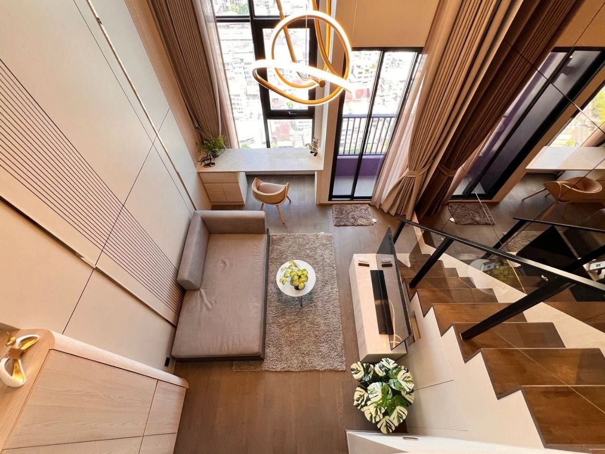 ให้เช่าคอนโดสยาม จุฬา สามย่าน : Park Origin Chula - Samyan【𝐑𝐄𝐍𝐓】🔥ห้อง LOFT สุด Cozy โปร่งสบาย สไตล์มูจิ เฟอร์ครบ ส่วนกลางจัดเต็ม ตรงข้ามถนนบรรทัดทอง ใกล้ MRT สามย่าน  🔥ติดต่อไลน์ไอดี: @hacondo