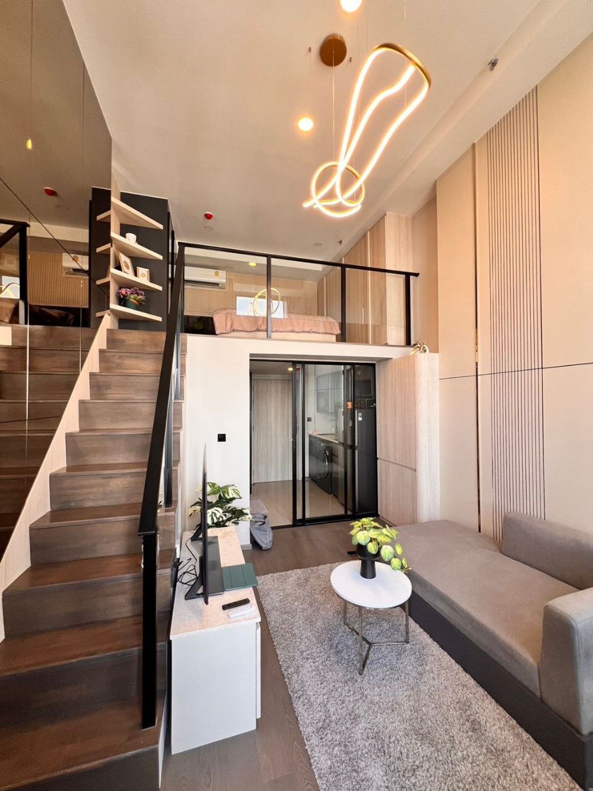 ให้เช่าคอนโดสยาม จุฬา สามย่าน : Park Origin Chula - Samyan【𝐑𝐄𝐍𝐓】🔥ห้อง LOFT สุด Cozy โปร่งสบาย สไตล์มูจิ เฟอร์ครบ ส่วนกลางจัดเต็ม ตรงข้ามถนนบรรทัดทอง ใกล้ MRT สามย่าน  🔥ติดต่อไลน์ไอดี: @hacondo