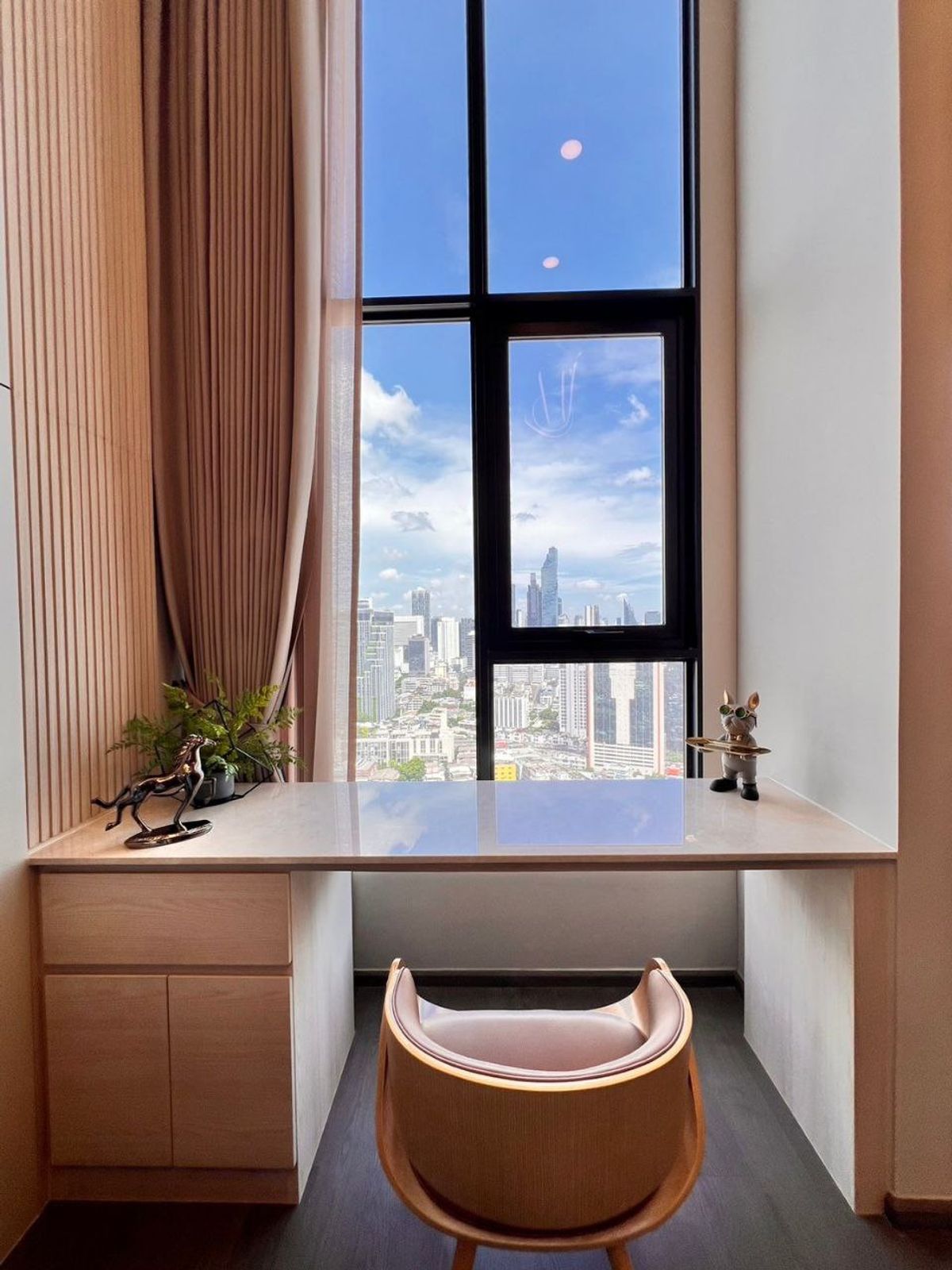 ให้เช่าคอนโดสยาม จุฬา สามย่าน : Park Origin Chula - Samyan【𝐑𝐄𝐍𝐓】🔥ห้อง LOFT สุด Cozy โปร่งสบาย สไตล์มูจิ เฟอร์ครบ ส่วนกลางจัดเต็ม ตรงข้ามถนนบรรทัดทอง ใกล้ MRT สามย่าน  🔥ติดต่อไลน์ไอดี: @hacondo