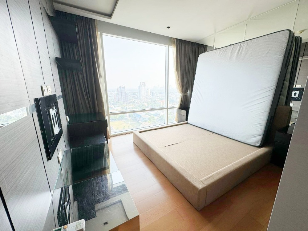 ขายคอนโดสุขุมวิท อโศก ทองหล่อ : ขาย FULLERTON SUKHUMVIT ชั้น 24 3 ห้องนอน 4 ห้องน้ำ 152 ตรม. ใจกลางทองหล่อ เอกมัย