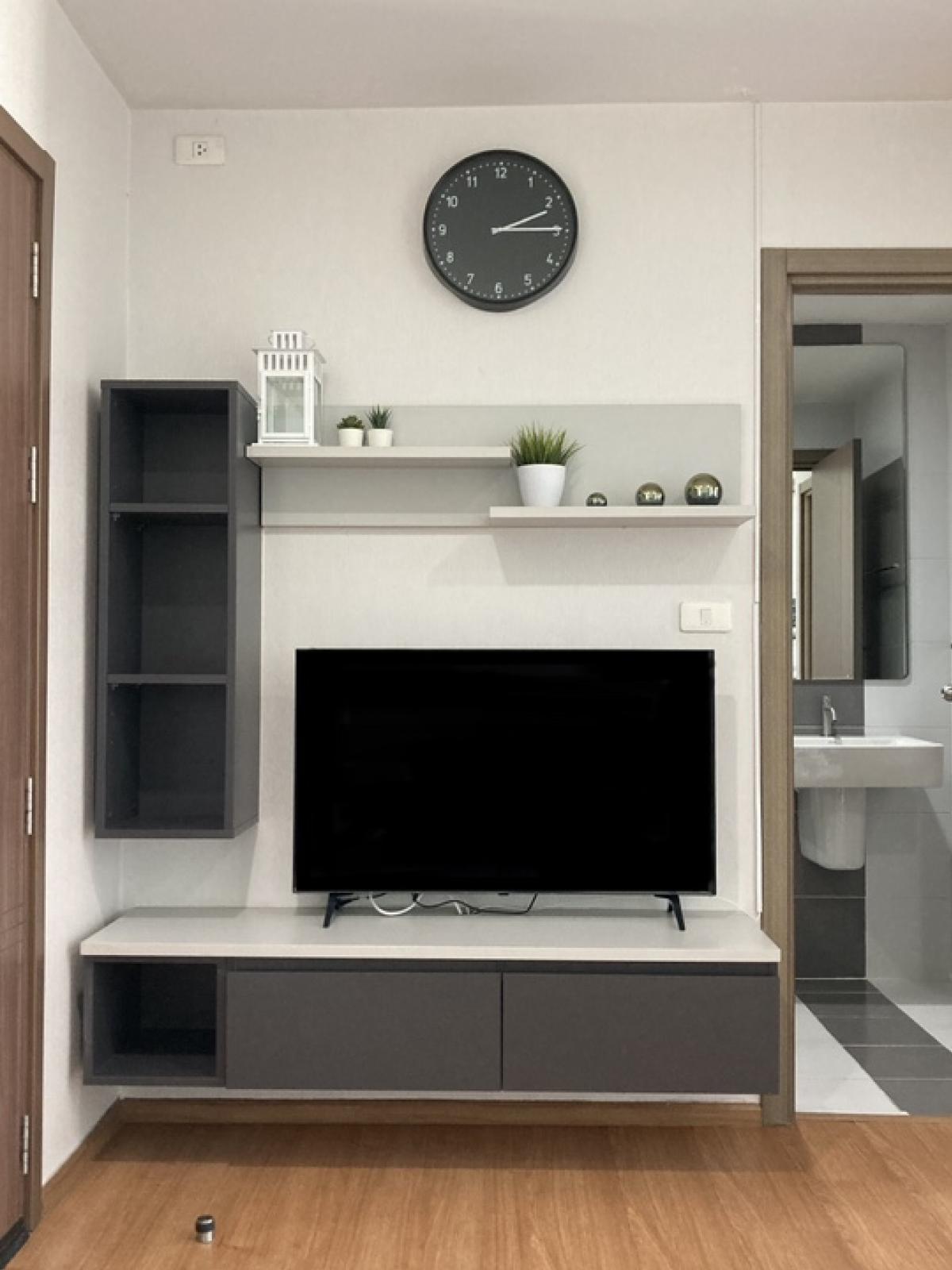 For RentCondoOnnut, Udomsuk : 📍The Base Sukhumvit 77📍24th floor, beautiful room, cool breeze, not hot, near Big C, market, BTS On Nut, city view