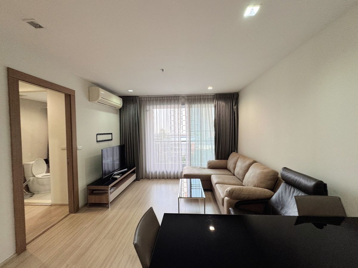 For RentCondoRatchadapisek, Huaikwang, Suttisan : ** Available 2 April 2025 ** 𝑹𝒉𝒚𝒕𝒉𝒎 𝑹𝒂𝒕𝒄𝒉𝒂𝒅𝒂 - 𝑯𝒖𝒂𝒊 𝑲𝒉𝒘𝒂𝒏𝒈 𝑲𝒉𝒘𝒂𝒏𝒈 High, 20+, wide room, beautiful room, convenient to travel near MRT Huai Khwang 🔥🔥🔥  