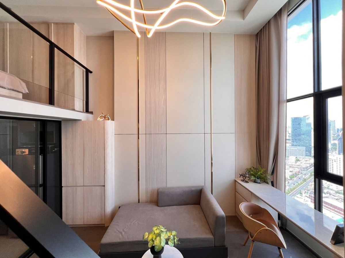 ให้เช่าคอนโดสยาม จุฬา สามย่าน : Park Origin Chula - Samyan【𝐑𝐄𝐍𝐓】🔥ห้อง LOFT สุด Cozy โปร่งสบาย สไตล์มูจิ เฟอร์ครบ ส่วนกลางจัดเต็ม ตรงข้ามถนนบรรทัดทอง ใกล้ MRT สามย่าน  🔥ติดต่อไลน์ไอดี: @hacondo