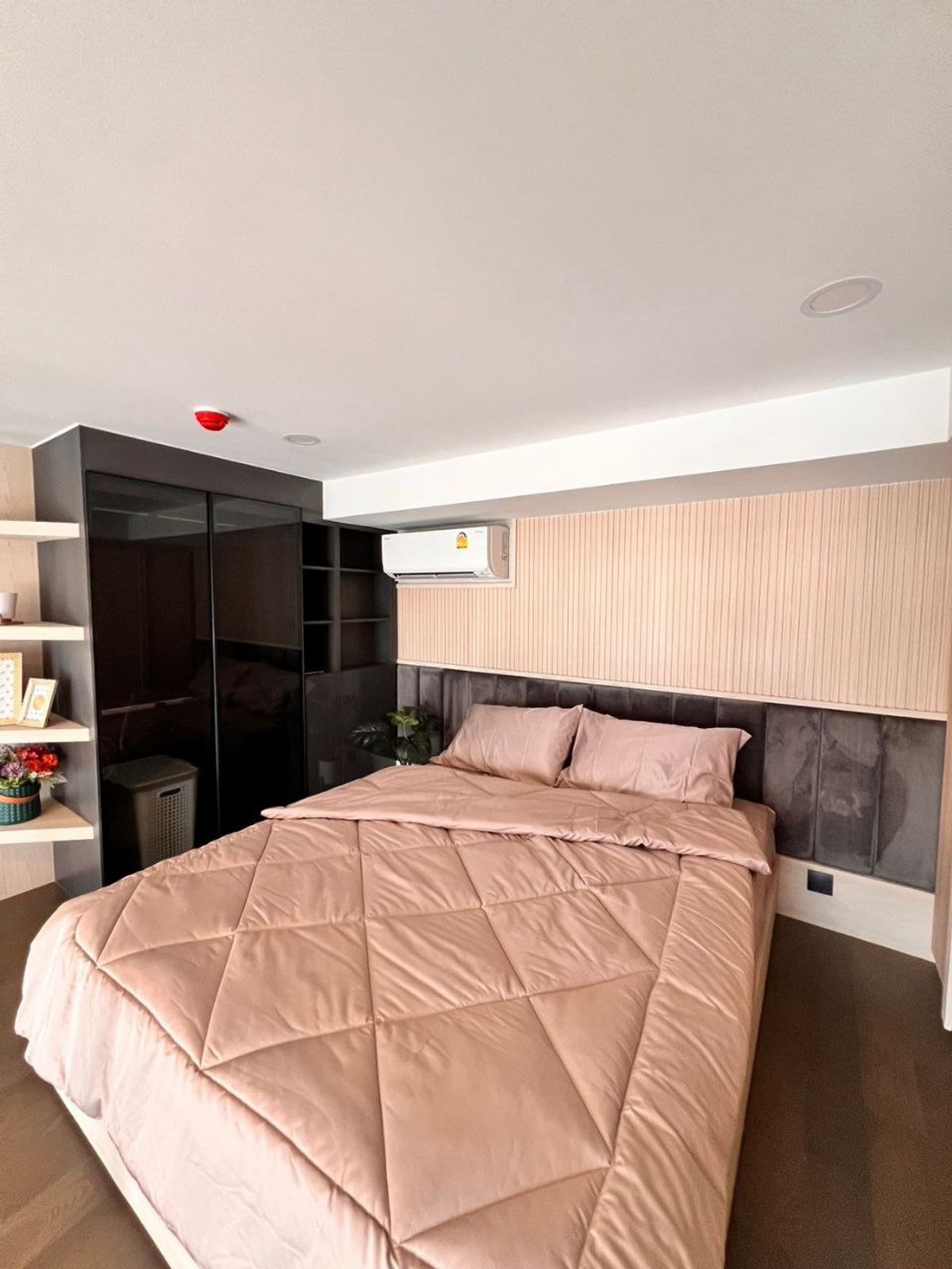 ให้เช่าคอนโดสยาม จุฬา สามย่าน : Park Origin Chula - Samyan【𝐑𝐄𝐍𝐓】🔥ห้อง LOFT สุด Cozy โปร่งสบาย สไตล์มูจิ เฟอร์ครบ ส่วนกลางจัดเต็ม ตรงข้ามถนนบรรทัดทอง ใกล้ MRT สามย่าน  🔥ติดต่อไลน์ไอดี: @hacondo