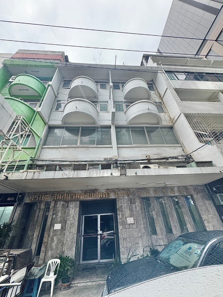 For SaleOfficeSilom, Saladaeng, Bangrak : 4-story office building for sale, Silom Soi 1, usable area 700 square meters, near BTS Saladaeng. Close to many amenities