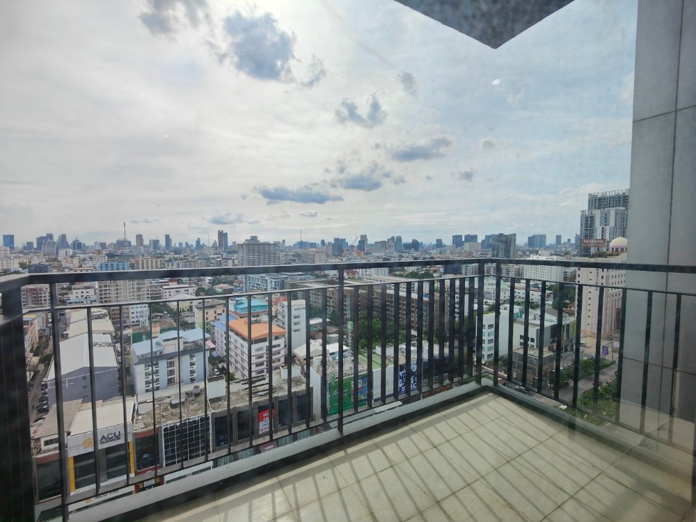 For SaleCondoRatchadapisek, Huaikwang, Suttisan : URGENT SALE Life Ratchadapisek 2 bedroom near MRT Huaikwang good price for sale