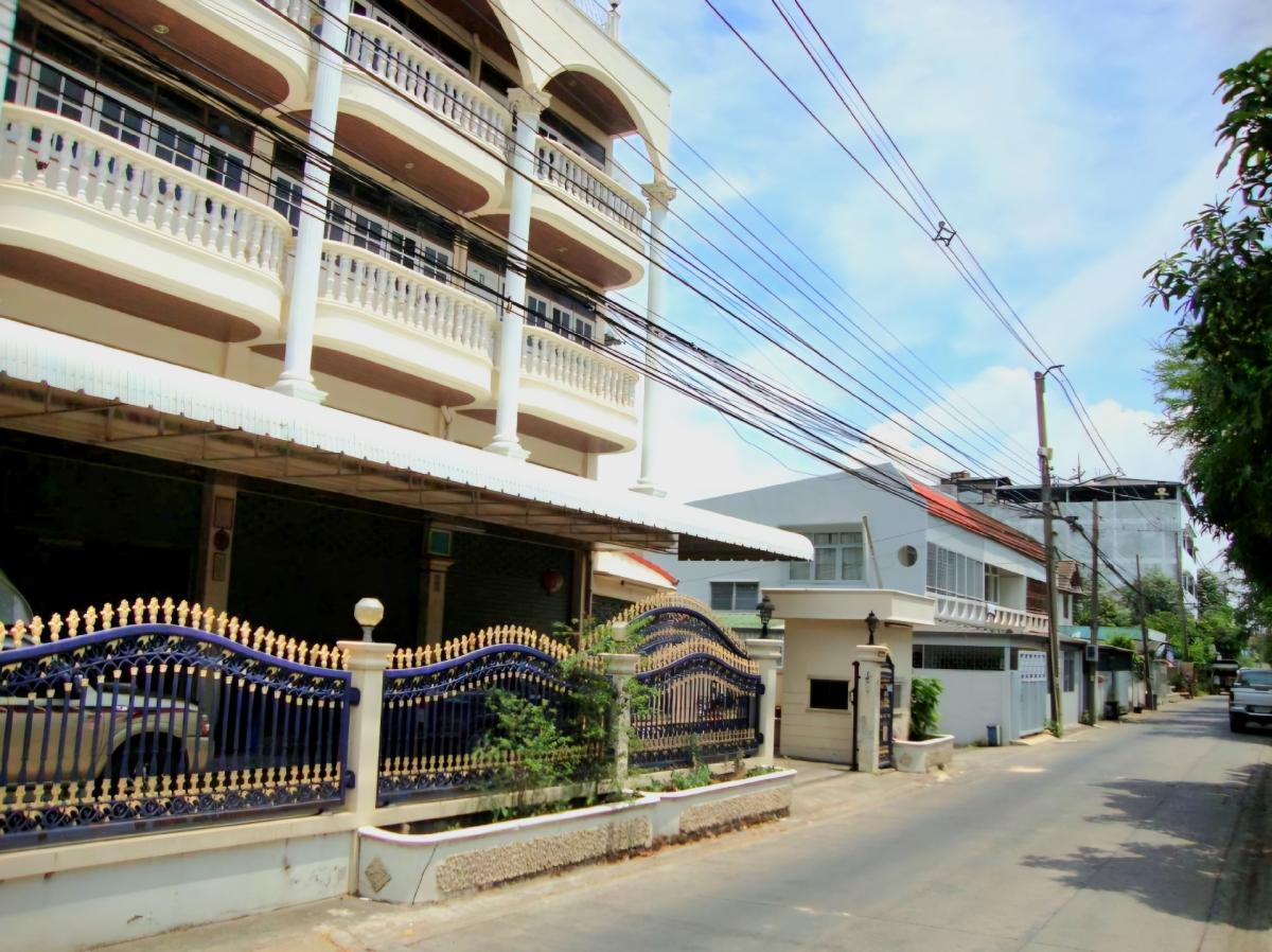 ขายอาคารพาณิชย์ลาดพร้าว101 แฮปปี้แลนด์ : 📣ขายอาคาร 5 ชั้น ซอยลาดพร้าว 83 หลังอิมพีเรียลลาดพร้าว​ 🏢 ใกล้รถไฟฟ้าสายสีเหลือง (สถานีรถไฟฟ้าลาดพร้าว) 900 เมตร🚊ราคา 23.29 ล้าน 🔥🔥