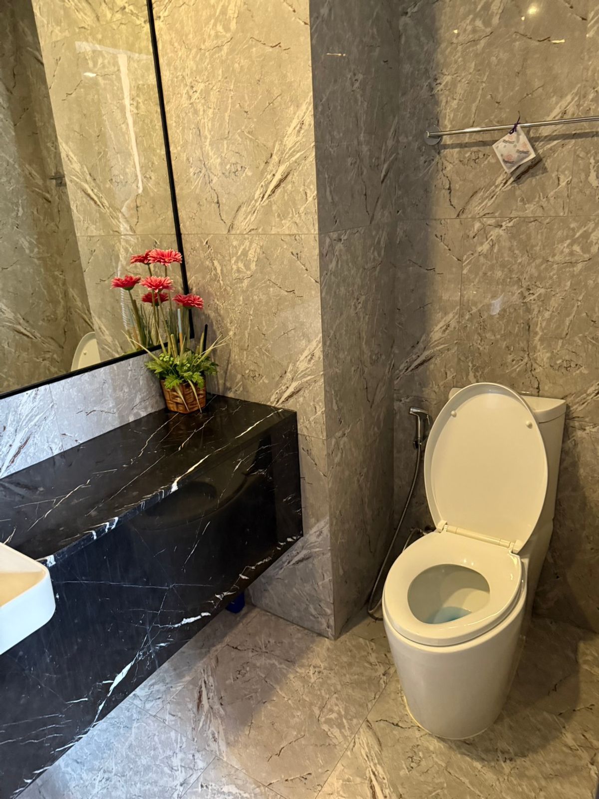 ขายคอนโดสุขุมวิท อโศก ทองหล่อ : Sale : ASHTON ASOKE (Owner Post) ✨️รับ agent ค่าคอม3% ✨️
✨️33.31 Sqm.✨️
♥️1 นอน 1 น้ำ ชั้น 12❤️
♥️พร้อมที่จอดรถ♥️