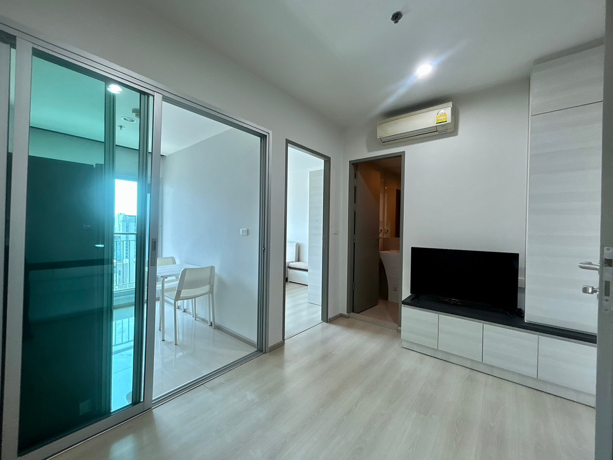 ให้เช่าคอนโดรัชดา ห้วยขวาง :  Life Ratchadapisek |  1 ห้องนอน กั้นห้อง  ชั้นสูง   📞 LINE : @pukkhome (with@)