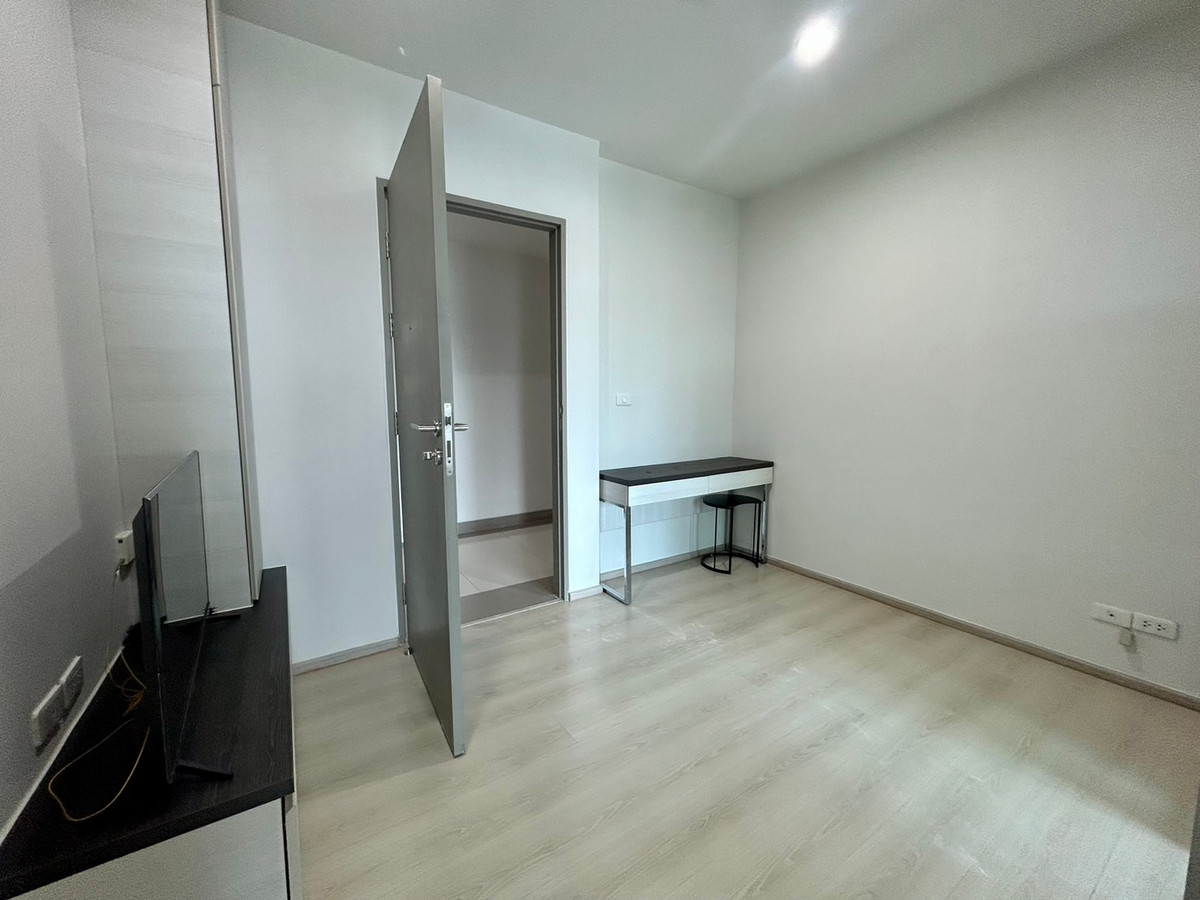 ให้เช่าคอนโดรัชดา ห้วยขวาง :  Life Ratchadapisek |  1 ห้องนอน กั้นห้อง  ชั้นสูง   📞 LINE : @pukkhome (with@)