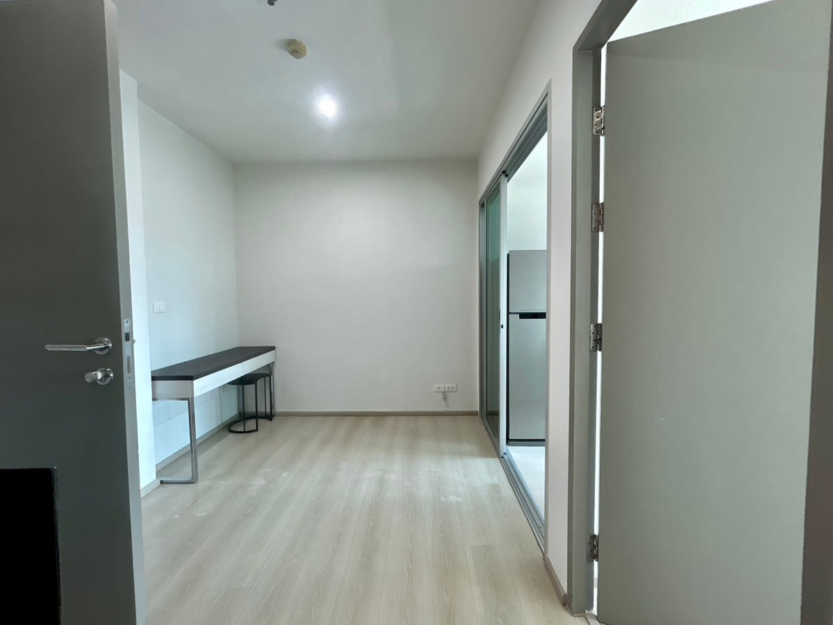 ให้เช่าคอนโดรัชดา ห้วยขวาง :  Life Ratchadapisek |  1 ห้องนอน กั้นห้อง  ชั้นสูง   📞 LINE : @pukkhome (with@)