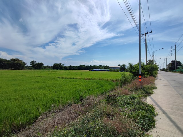 For SaleLandNakhon Pathom : Land for sale near Nakhon Pathom city, large plot 33 rai, Nong Kradon, near Nakhon Pathom Municipality, 20 minutes, great value.