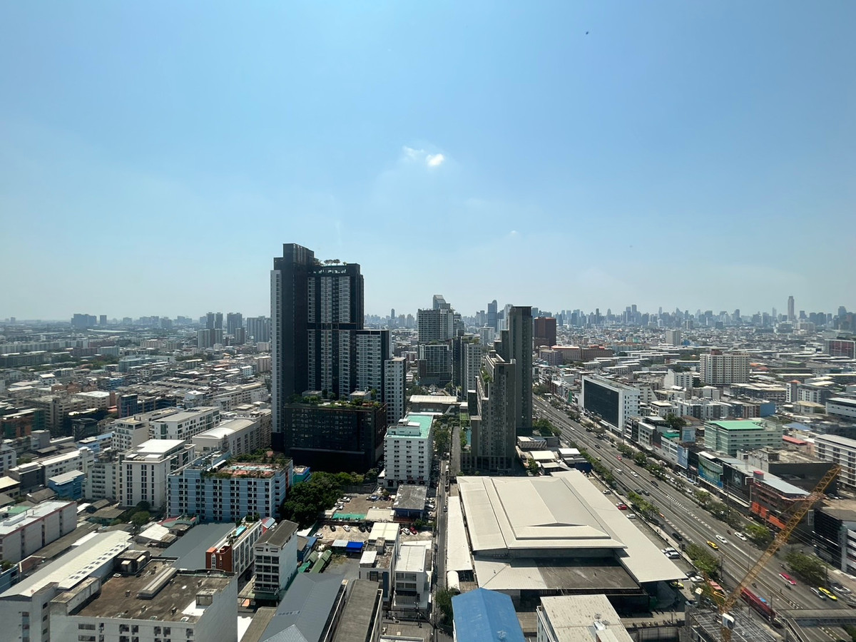 ให้เช่าคอนโดรัชดา ห้วยขวาง :  Life Ratchadapisek |  1 ห้องนอน กั้นห้อง  ชั้นสูง   📞 LINE : @pukkhome (with@)