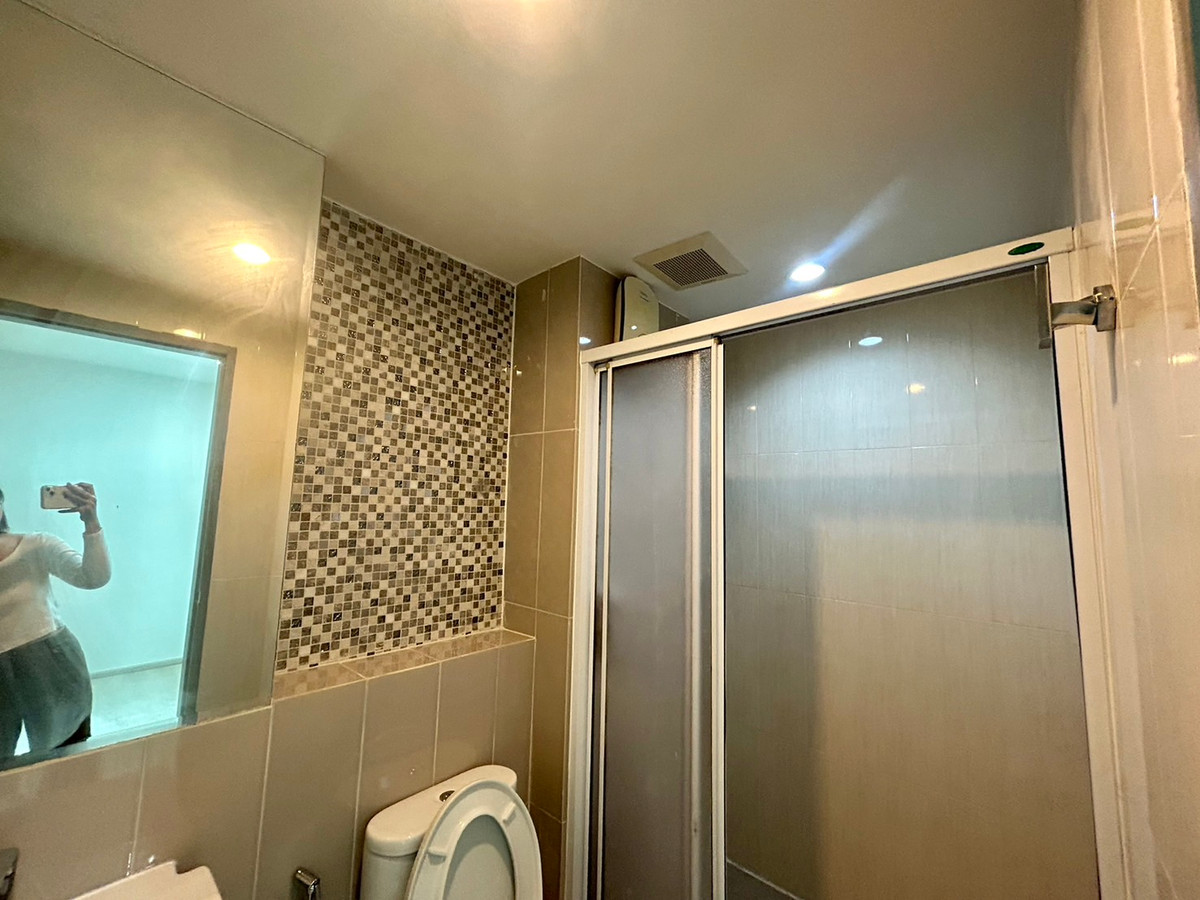 ให้เช่าคอนโดรัชดา ห้วยขวาง :  Life Ratchadapisek |  1 ห้องนอน กั้นห้อง  ชั้นสูง   📞 LINE : @pukkhome (with@)