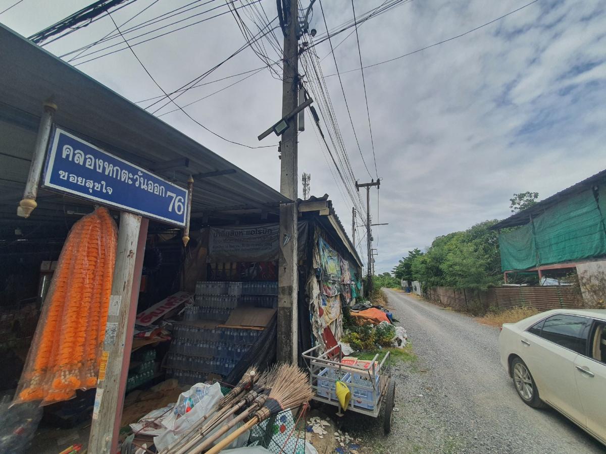 ขายที่ดินปทุมธานี รังสิต ธรรมศาสตร์ : 🔥🔥ขายที่ดิน ซอยคลองหกตะวันออก 76 (ซอยสุขใจ) ต.คลองหก อ.คลองหลวง จ.ปทุมธานี💚 Line/Tel.085-484-8586❤️ขนาด 1 ไร่ 2 งาน หน้ากว้าง 126 เมตร ลึก 18 เมตร 🔥ราคา 2.7 ล้านบาท เท่านั้น!! (ค่าโอนคนละครึ่ง)🔥ที่ดินหันทิศใต้❤️ที่ดิน เข้ามาจากต้นซอยคลองหกตะวันออก 76 (ซอย