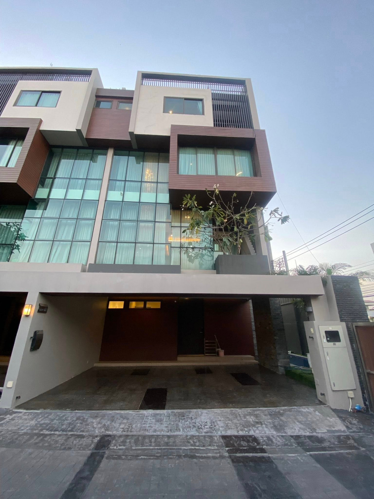 ให้เช่าทาวน์โฮมสุขุมวิท อโศก ทองหล่อ : พูลวิลล่า ใกล้ BTS เอกมัย